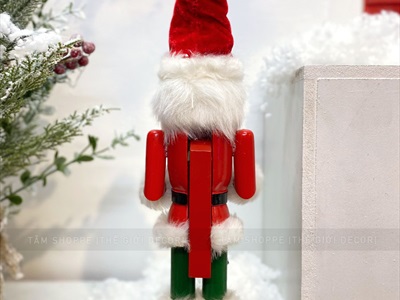 Mô hình Chú lính chì cầm lịch gỗ đếm ngày đến Giáng Sinh C40cm MHDB-XMAS-09